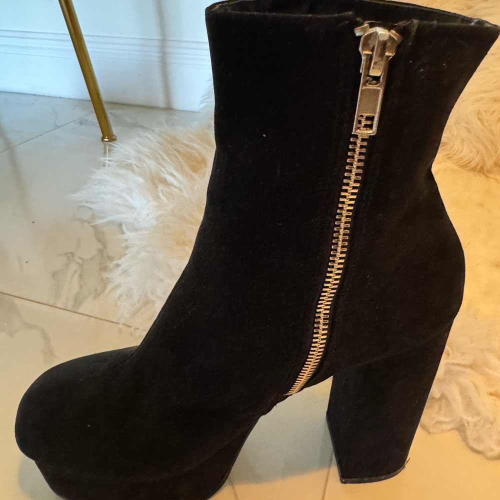 Elegant Black Women's Platform Boots